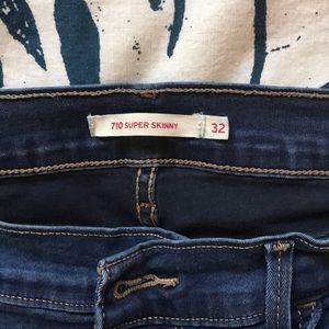 🤠 Levi’s 710 super skinny jeans